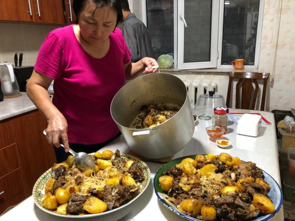 Homestay Jaisel Bishkek Bagian luar foto