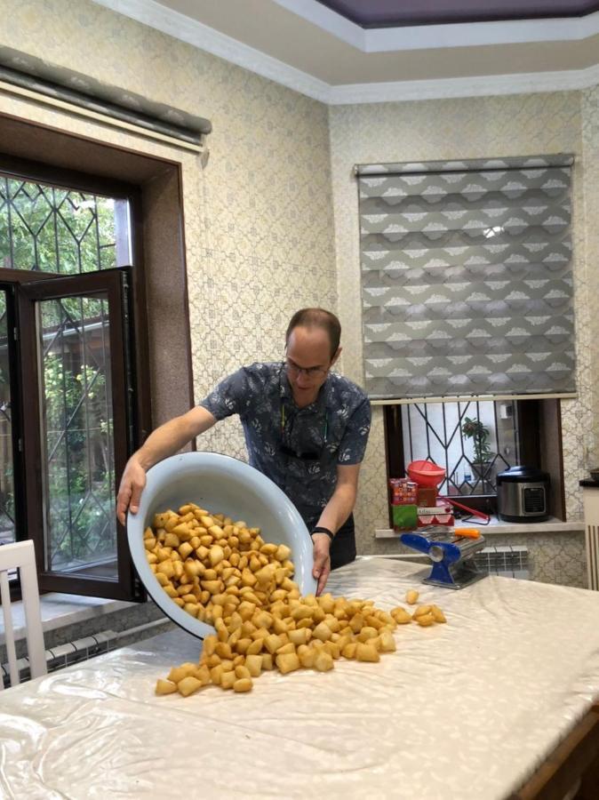 Homestay Jaisel Bishkek Bagian luar foto